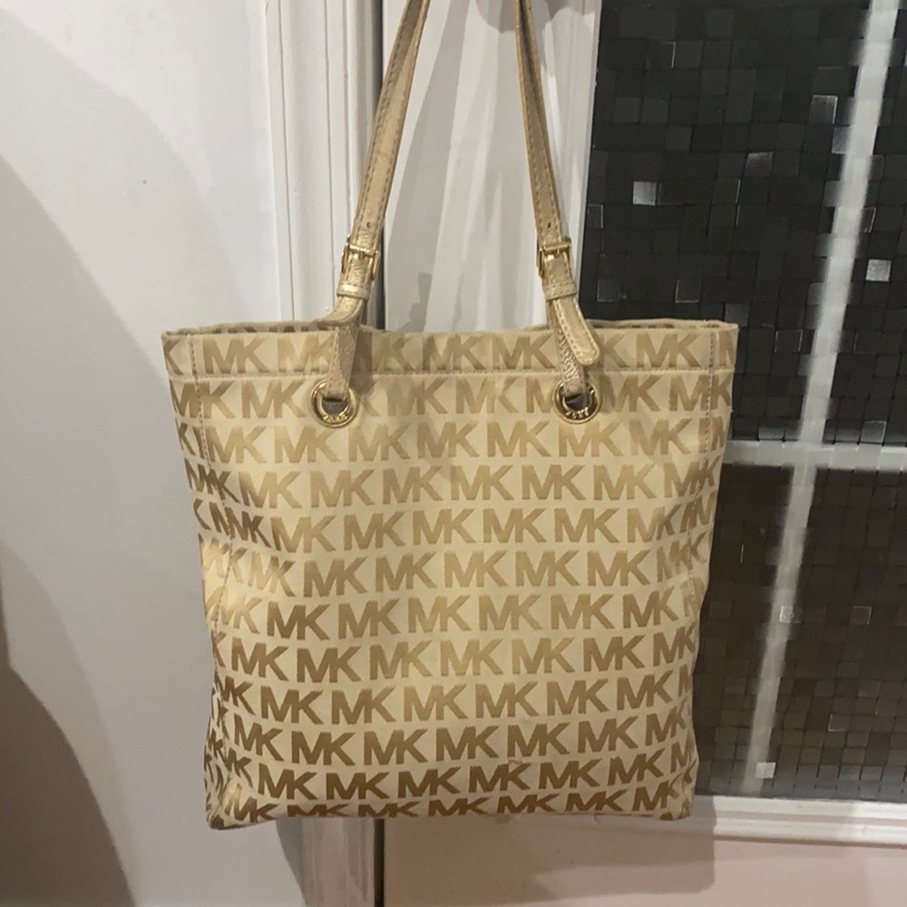 💕Michael Kors creme beige jet set xl tote 💕